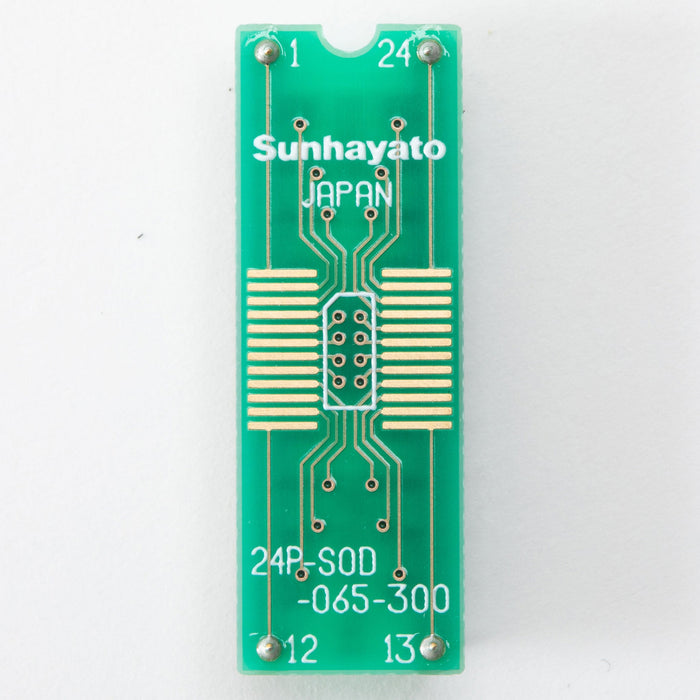 写真：変換アダプター（0.65mmピッチ／24ピン）（24P-SOD-065-300）：正面