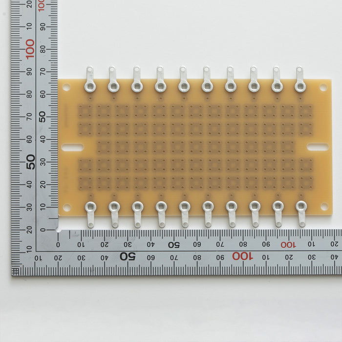 写真：※在庫限り※ラグ端子付きユニバーサル基板（ガラスコンポジット片面／60.96×119.38×1.6t）（AT-49D）：部品面