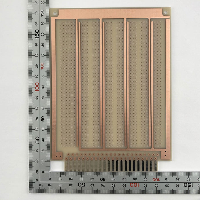 写真：端子付きユニバーサル基板（ガラスコンポジット両面／115×155×1.6t）（CPU-107GU）：部品面