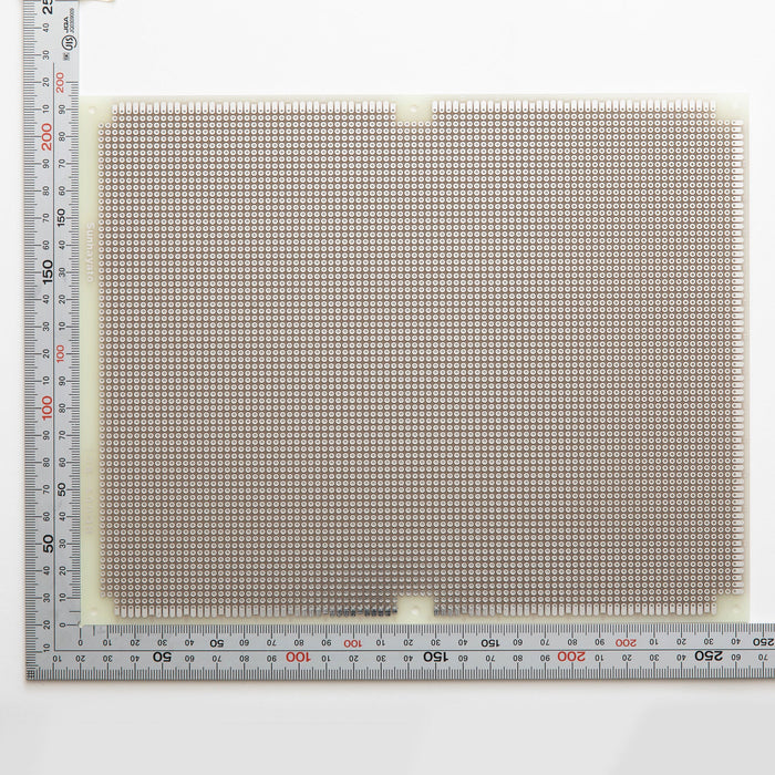 写真：ユニバーサル基板（ガラスエポキシ両面／195×245×1.6t）（ICB-500GH）：はんだ面