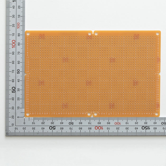 写真：ユニバーサル基板（紙フェノール片面／95×145×1.6t）（ICB-504）：部品面