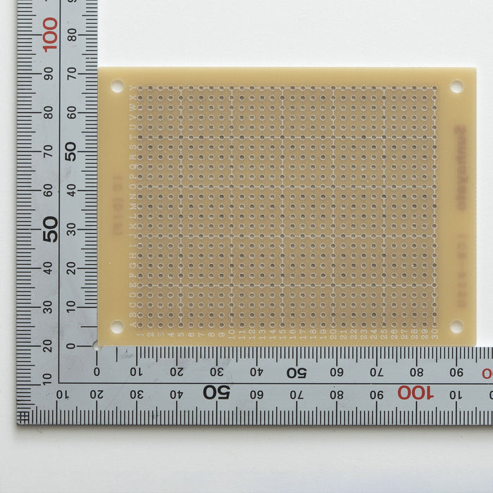 写真：小型ユニバーサル基板（ガラスコンポジット片面／72×95×1.2t）（ICB-93SG）：部品面