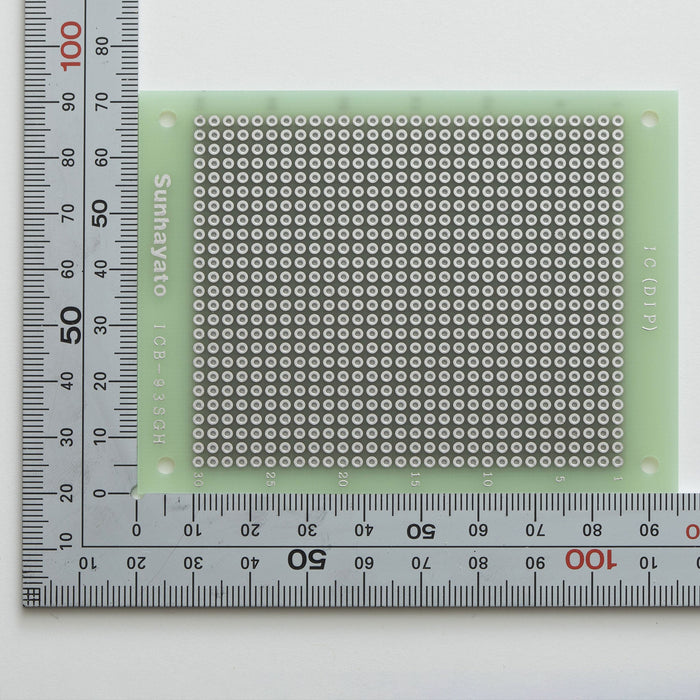 写真：小型ユニバーサル基板（ガラスエポキシ両面／72×95×1.6t）（ICB-93SGH）：はんだ面