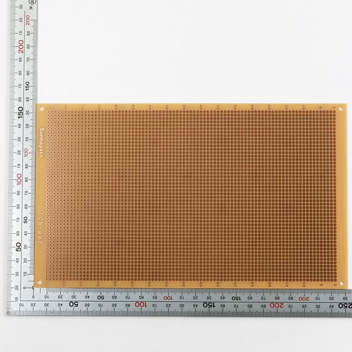 写真：ユニバーサル基板（紙フェノール片面／137×232×1.6t）（ICB-98F）：