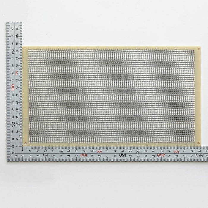 写真：ユニバーサル基板（鉛フリー基板両面／137×232×1.6t）（ICB-98GH-PbF）：部品面