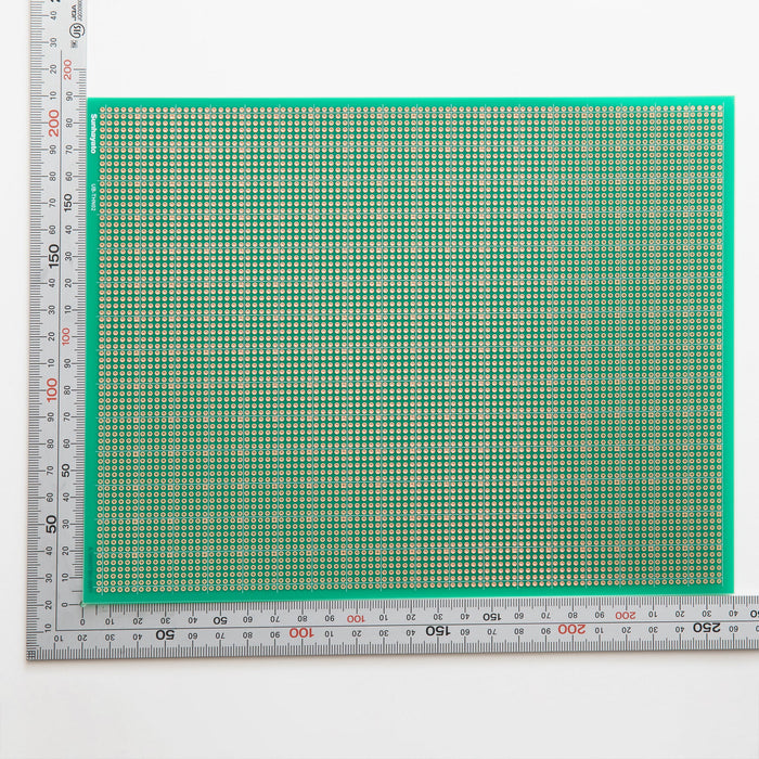 写真：薄型ユニバーサル基板（ガラスエポキシ両面／190×240×0.4t）（UB-THN02）：はんだ面