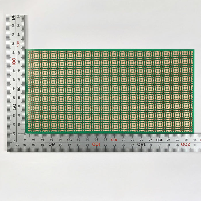 写真：薄型ユニバーサル基板（ガラスエポキシ両面／95×190×0.4t）（UB-THN04）：部品面