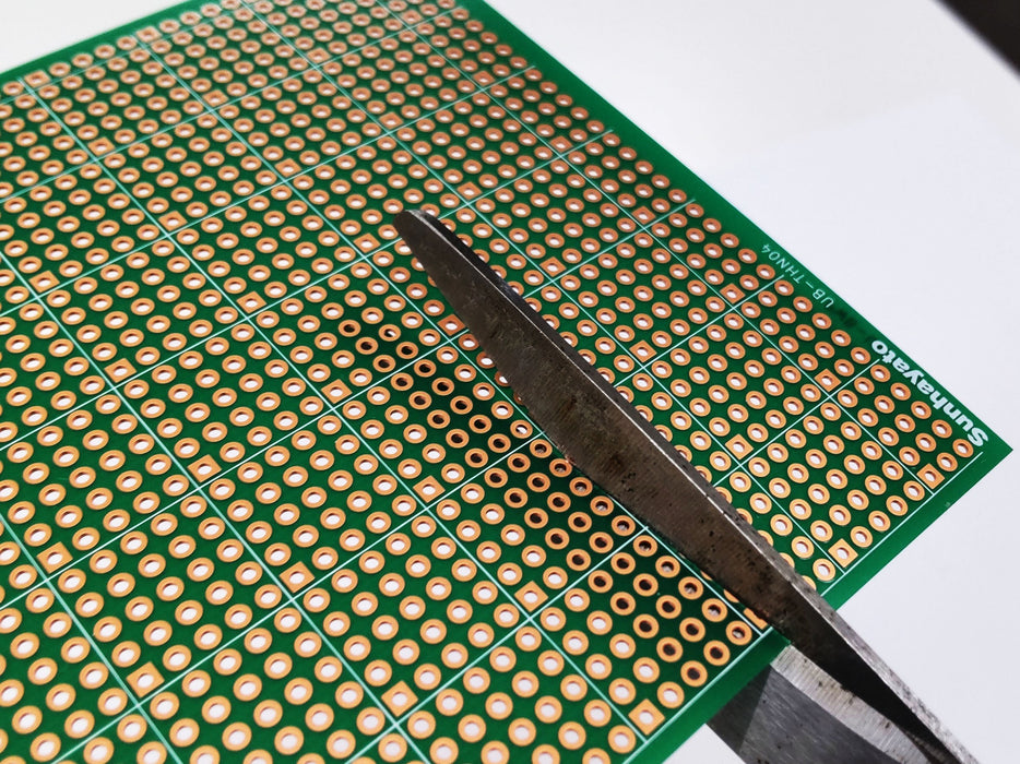 写真：薄型ユニバーサル基板（ガラスエポキシ両面／95×190×0.4t）（UB-THN04）：