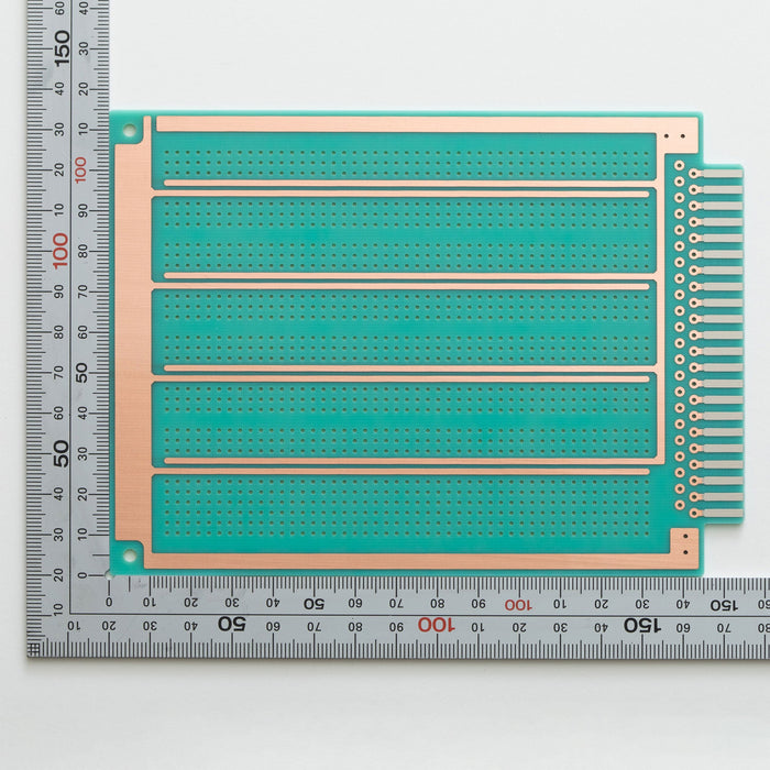 写真：※販売終了※端子付きユニバーサル基板（グリーンエポキシ両面／115×155×1.6t）（CPU-107G）：部品面