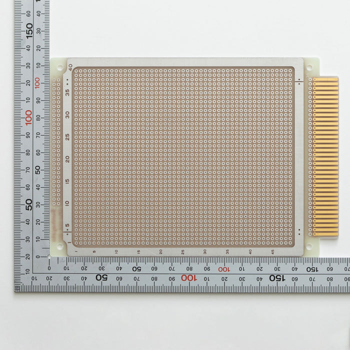 写真：端子付きユニバーサル基板（ガラスエポキシ両面／115×165×1.6t）（CPU-110ADOT）：部品面