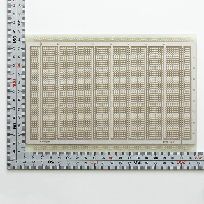 写真：ユニバーサル基板（ガラスエポキシ片面／137×198×1.6t）（CPU-132）：はんだ面