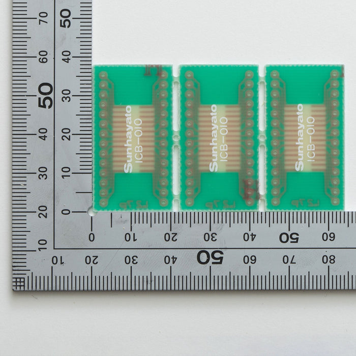 写真：SOP IC変換基板（1.27mmピッチ／Max.28ピン）（ICB-010）：部品面