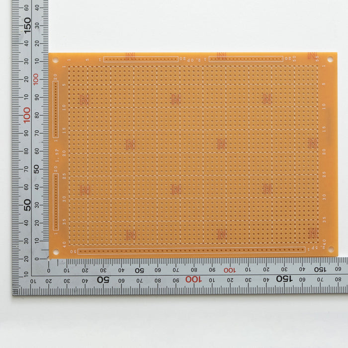 写真：ユニバーサル基板（紙フェノール片面／115×160×1.6t）（ICB-019）：部品面