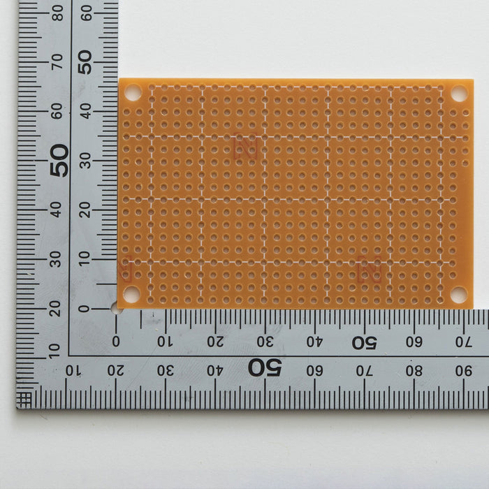 写真：小型ユニバーサル基板（紙フェノール片面／47×72×1.6t）（ICB-288）：部品面
