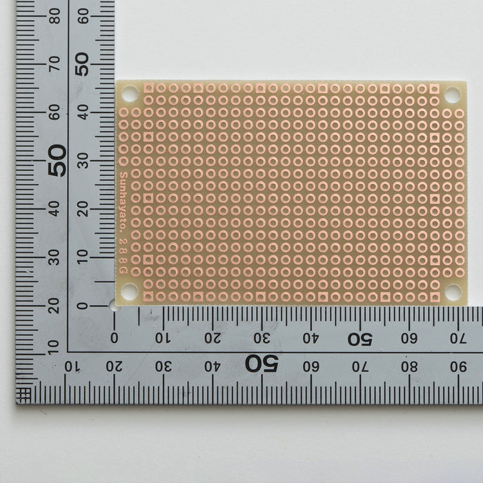 写真：小型ユニバーサル基板（ガラスコンポジット片面／47×72×1.2t）（ICB-288G）：はんだ面