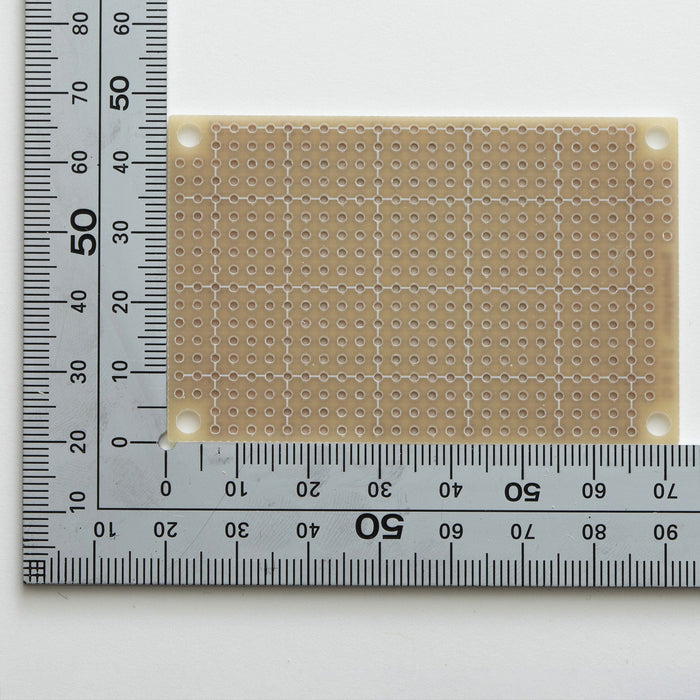 写真：小型ユニバーサル基板（ガラスコンポジット片面／47×72×1.2t）（ICB-288G）：部品面