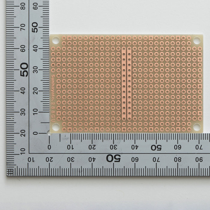 写真：小型ユニバーサル基板（ガラスコンポジット片面／47×72×1.2t）（ICB-288GU）：はんだ面
