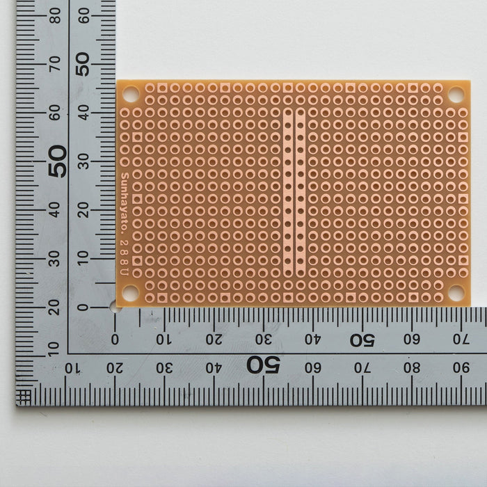 写真：小型ユニバーサル基板（紙フェノール片面／47×72×1.6t）（ICB-288U）：はんだ面