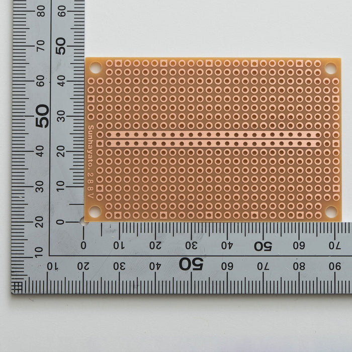 写真：小型ユニバーサル基板（紙フェノール片面／47×72×1.6t）（ICB-288V）：はんだ面
