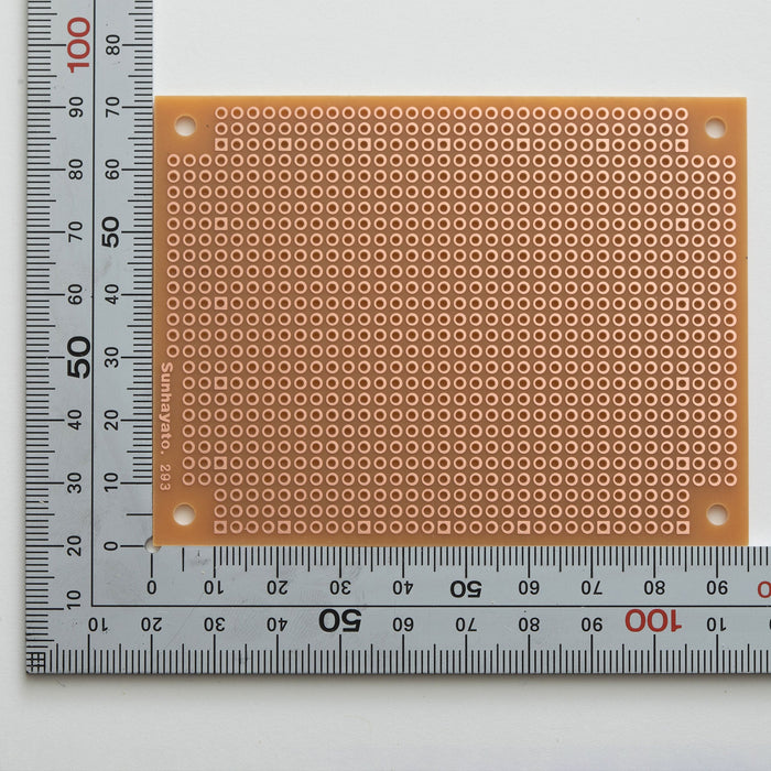 写真：小型ユニバーサル基板（紙フェノール片面／72×95×1.6t）（ICB-293）：はんだ面