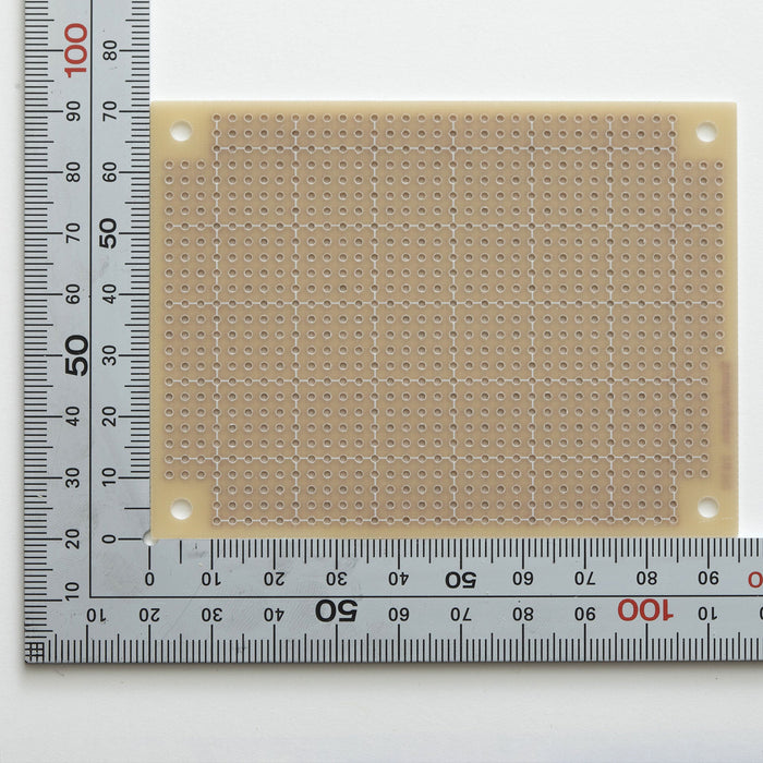 写真：小型ユニバーサル基板（ガラスコンポジット片面／72×95×1.2t）（ICB-293G）：部品面
