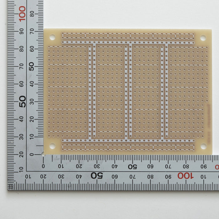 写真：小型ユニバーサル基板（ガラスコンポジット片面／72×95×1.2t）（ICB-293GU）：部品面