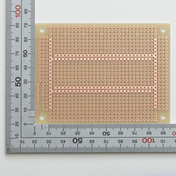 写真：小型ユニバーサル基板（ガラスコンポジット片面／72×95×1.2t）（ICB-293GV）：はんだ面