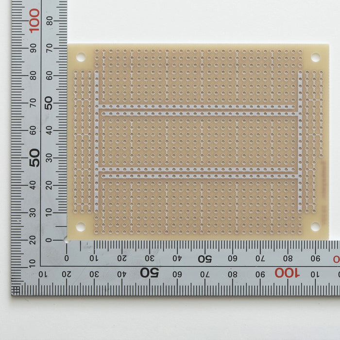 写真：小型ユニバーサル基板（ガラスコンポジット片面／72×95×1.2t）（ICB-293GV）：部品面