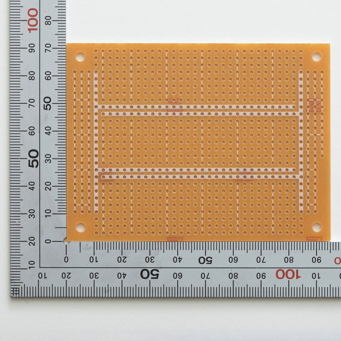写真：小型ユニバーサル基板（紙フェノール片面／72×95×1.6t）（ICB-293V）：部品面
