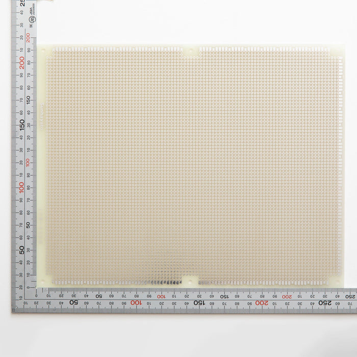 写真：ユニバーサル基板（ガラスエポキシ片面／195×245×1.6t）（ICB-500G）：はんだ面