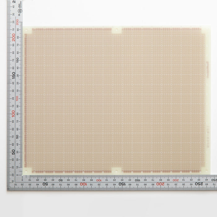 写真：ユニバーサル基板（ガラスエポキシ片面／195×245×1.6t）（ICB-500G）：部品面