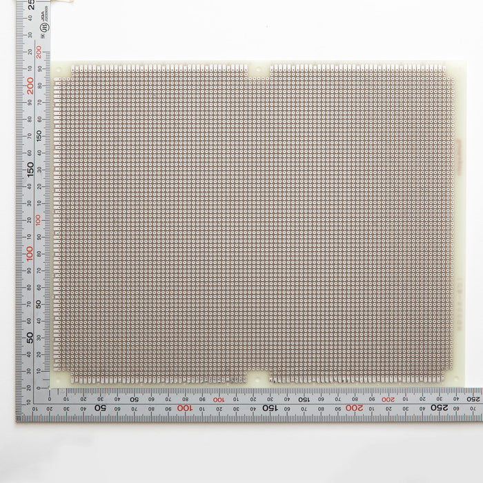 写真：ユニバーサル基板（ガラスエポキシ両面／195×245×1.6t）（ICB-500GH）：部品面
