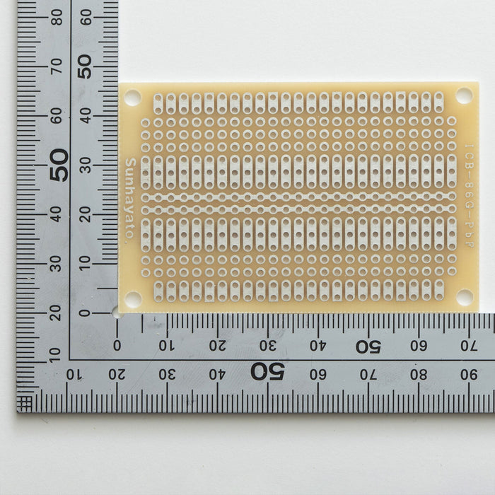写真：小型ユニバーサル基板（鉛フリー基板片面／47×72×1.2t）（ICB-86G-PbF）：はんだ面