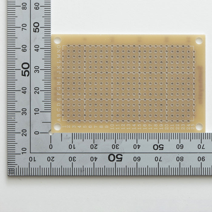 写真：小型ユニバーサル基板（ガラスコンポジット片面／47×72×1.2t）（ICB-88G）：部品面