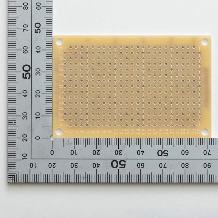 写真：小型ユニバーサル基板（鉛フリー基板片面／47×72×1.2t）（ICB-88G-PbF）：部品面