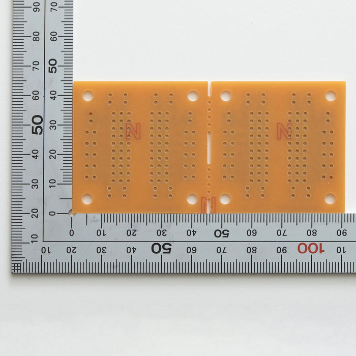 写真：小型ユニバーサル基板（紙フェノール片面／45×91×1.6t）（ICB-91）：部品面