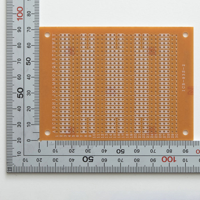 写真：小型ユニバーサル基板（紙フェノール片面／72×95×1.6t）（ICB-93S-2）：部品面