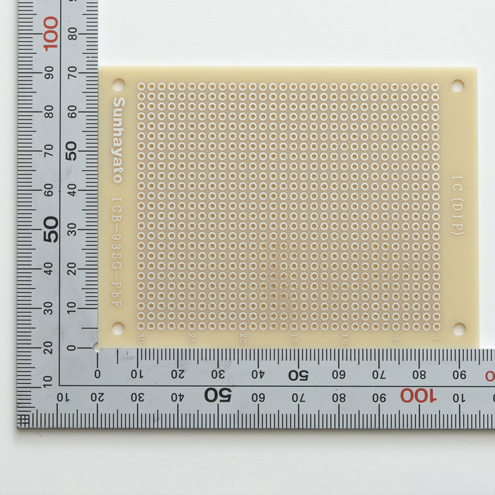 写真：小型ユニバーサル基板（鉛フリー基板片面／72×95×1.2t）（ICB-93SG-PbF）：はんだ面