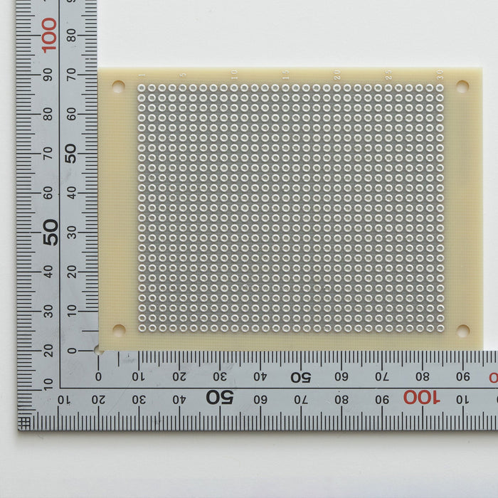 写真：小型ユニバーサル基板（鉛フリー基板両面／72×95×1.6t）（ICB-93SGH-PbF）：部品面
