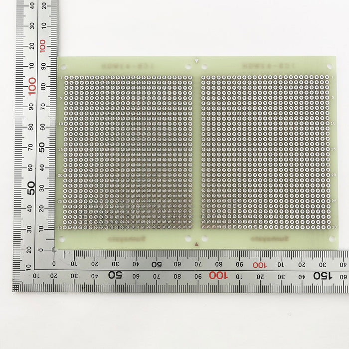 写真：小型ユニバーサル基板（ガラスエポキシ両面／95×138×1.6t）（ICB-93WGH）：部品面