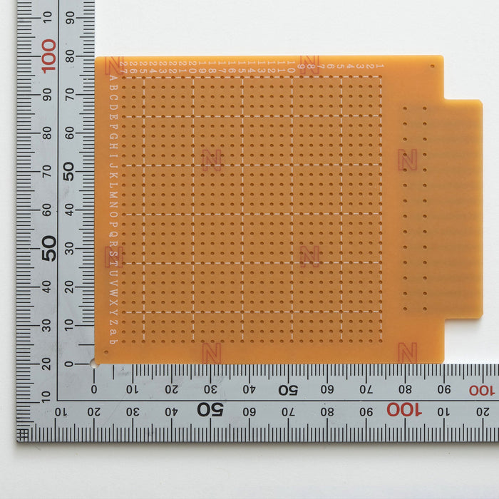 写真：端子付きユニバーサル基板（紙フェノール片面／80×100×1.6t）（ICB-94T）：部品面