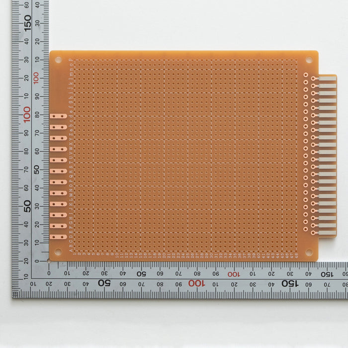 写真：端子付きユニバーサル基板（紙フェノール両面／115×155×1.6t）（ICB-95R）：部品面