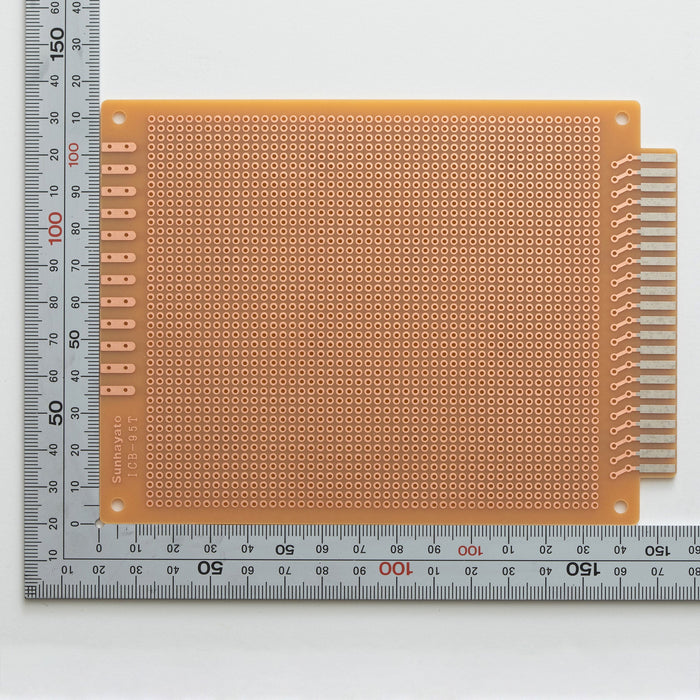 写真：端子付きユニバーサル基板（紙フェノール片面／115×155×1.6t）（ICB-95T）：はんだ面