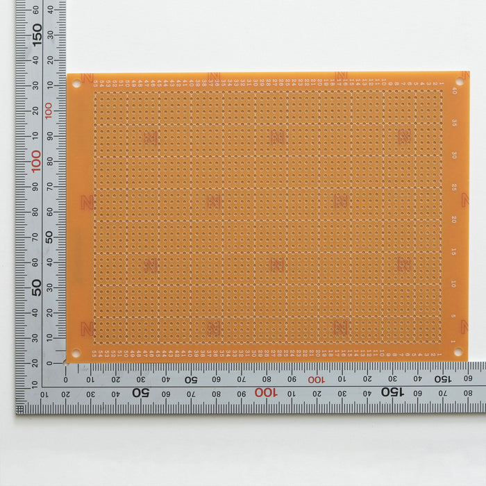 写真：ユニバーサル基板（紙フェノール片面／115×160×1.6t）（ICB-96P2）：部品面