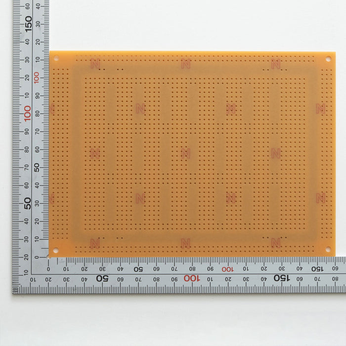 写真：ユニバーサル基板（紙フェノール片面／115×160×1.6t）（ICB-96PU）：部品面