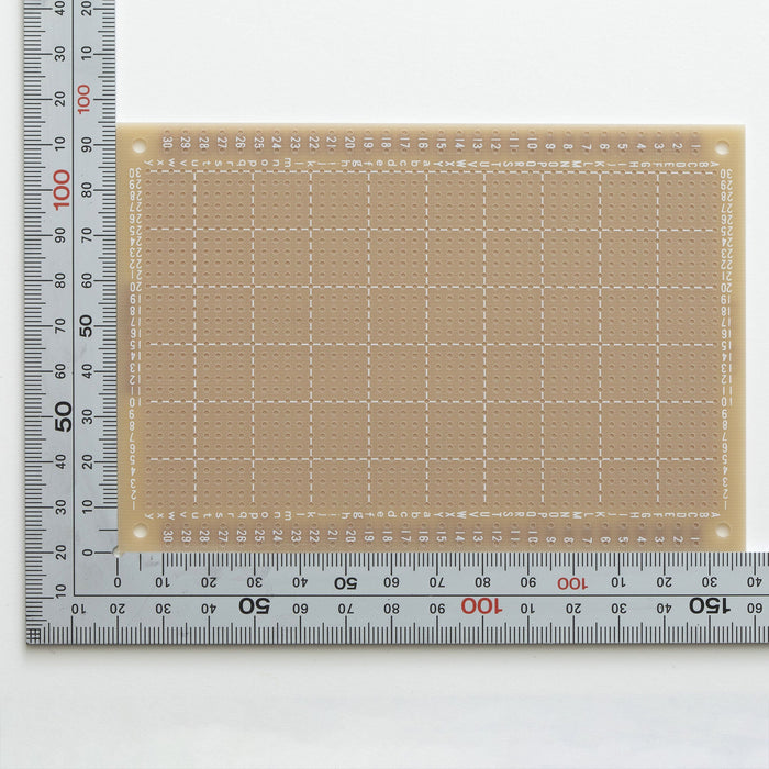 写真：ユニバーサル基板（ガラスコンポジット片面／95×138×1.6t）（ICB-97B）：部品面