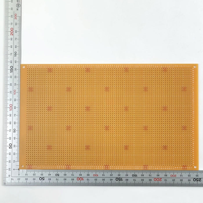 写真：ユニバーサル基板（紙フェノール片面／137×232×1.6t）（ICB-98F）：