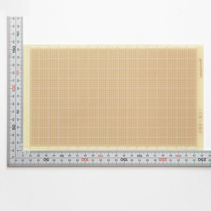 写真：ユニバーサル基板（ガラスエポキシ片面／137×232×1.6t）（ICB-98G）：部品面