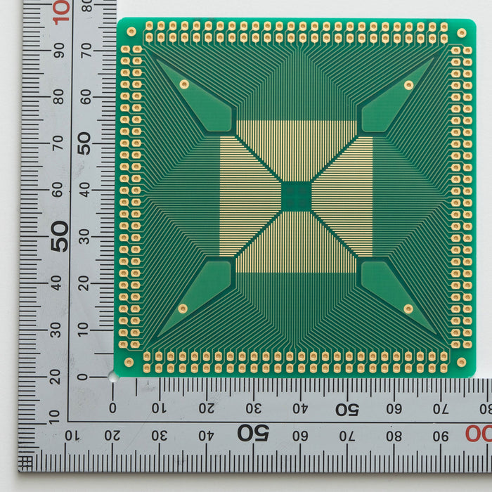 写真：QFP IC変換基板（0.5mmピッチ／48～208ピン）（QFP-51）：部品面