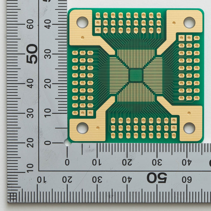 写真：QFP IC変換基板（0.5mmピッチ／36～100ピン）（QFP-53）：部品面